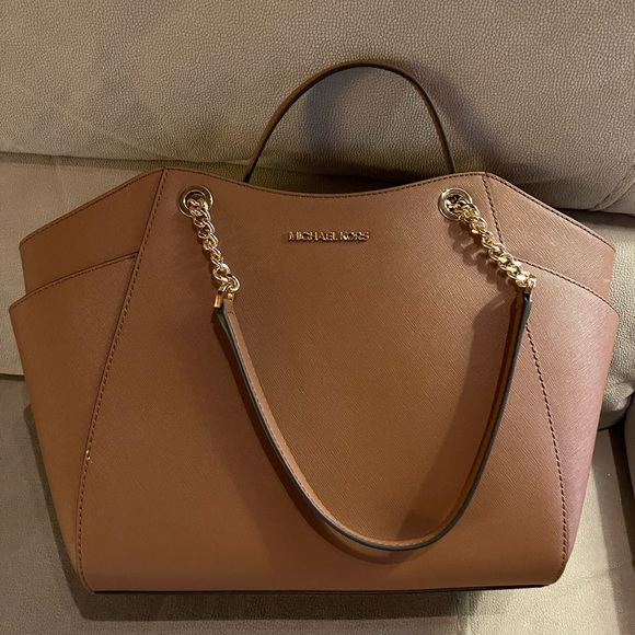 Michael kors purse - Picture 4 of 7